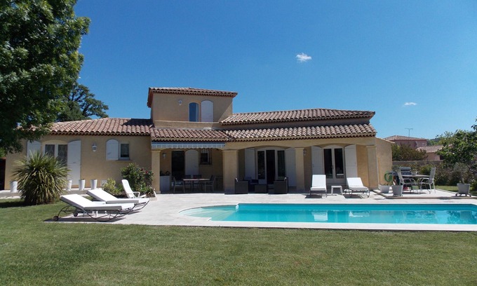 Lamanon Villa | hermosa villa provenzal