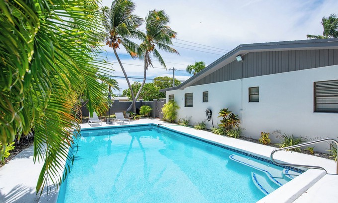 White St. Gallery Casa | Conch Keys | Private Pool & Outdoor Bar Paradise!