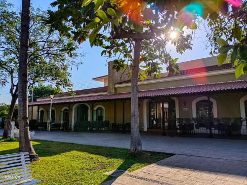 Villa de Álvarez Hotel | Concierge Plaza La Villa