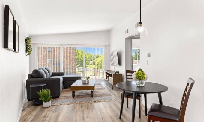 Orange Prairie Apartamento | Concord C8 · Slice of the Good Life: Concord C8