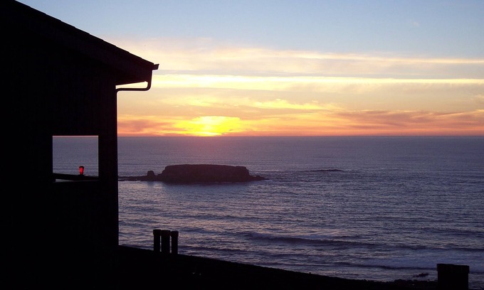 Otter Rock Condominio | Ocean Front Condo en "The Eagles Nest" (descuentos semanales y mensuales disponibles)