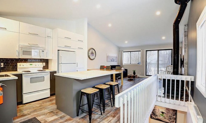 Stoneham Apartamento | Condo 10 Chemin des Alpages by Les Chalets Alpins