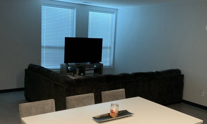 West Allis Apartamento | Condo Apartment