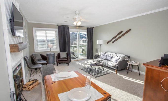 Banner Elk Casa | Condo at Pinnacle Inn Resort