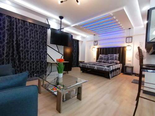 Mactan Export Processing Zone Apartamento | Condo Azur Suites E507 near Airport, Netflix, Stylish, Cozy with swimming pool
