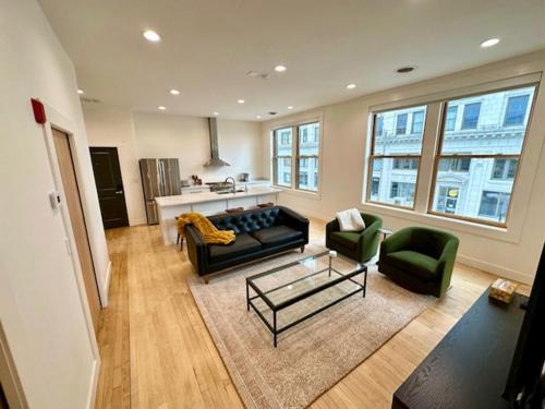Van Buren Casa | Condo C - Gallery Suites Downtown Marion