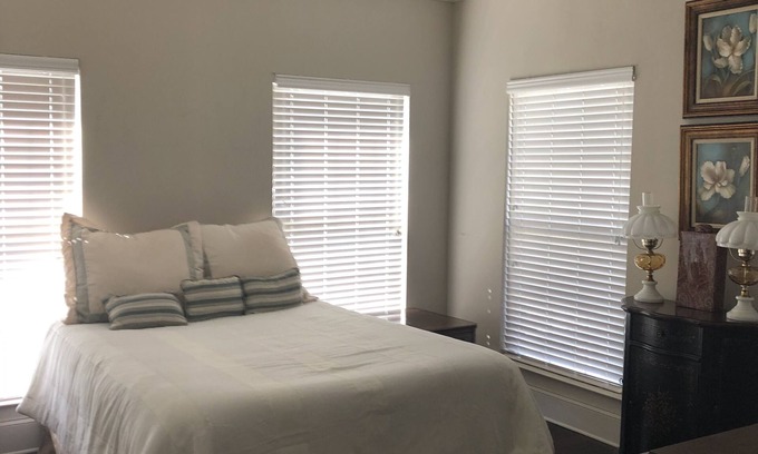 Forest Lake Condominio | Condo close to U A