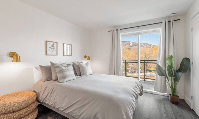 Beaupre Condominio | Condo des Neiges. Vue Imprenable sur la Montagne, Piscine Intérieure