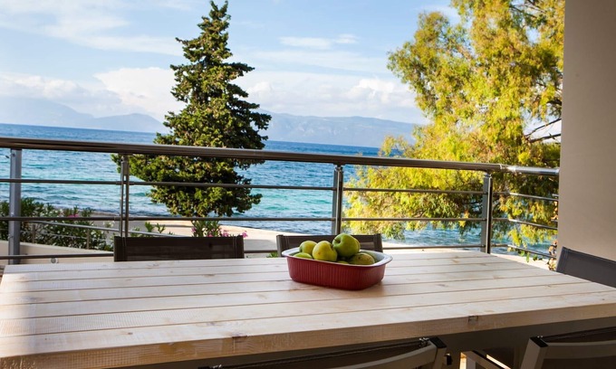 Karavomylos Condominio | Condo Elia, Deluxe, Self Catered, Apartamento frente al mar, a 10 metros de la orilla