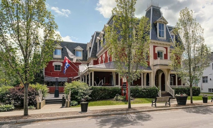 Bromont Apartamento | Condo in a building suite 203