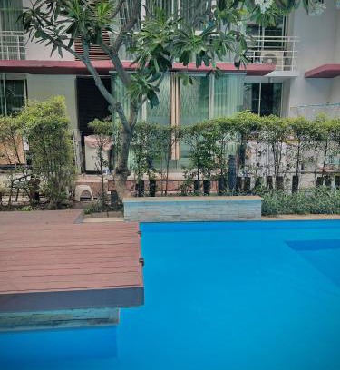 Suan Luang Apartamento | Condo In Bangkok With Pool and Garden