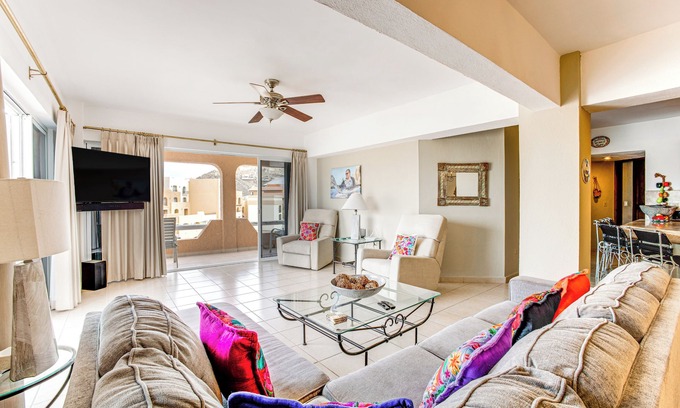 Centro Condominio | Condo in Plaza Nautica < 1 Mile to The Arch!