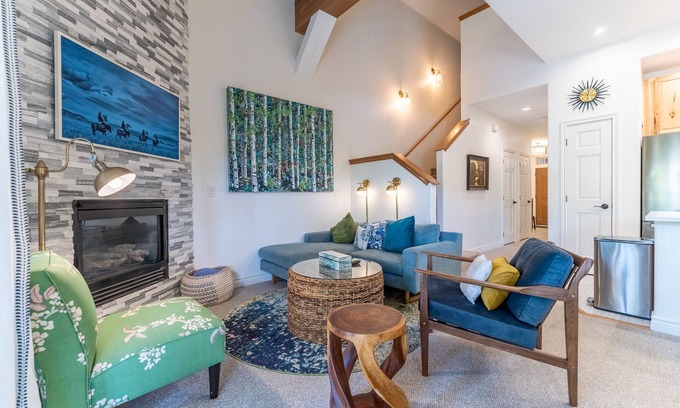 Willow Grove Condominio | Condo in Silverthorne Close to Ski Resorts w/ Private Balcony & Work Area!