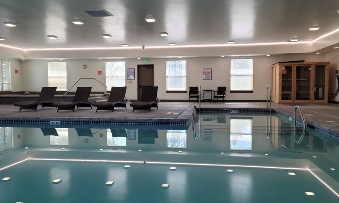 Island Park Condominio | Condo in the woods Yellowstone, Golf, swimming, boating, snowmobiling