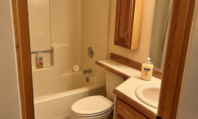 Suttons Bay Condominio | Condo in world class Leelanau Peninsula, Suttons Bay Beach Condo