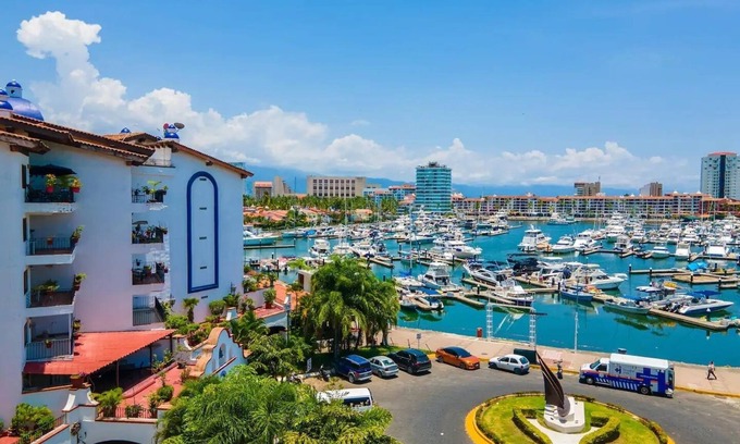 Marina Vallarta Hotel | CONDO MR BY TRVL2HM