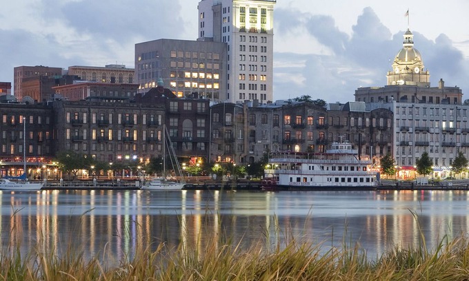 Beach Institute Condominio | Condo Near Forsyth Park with Pool in Courtyard! By Southern Belle Savannah