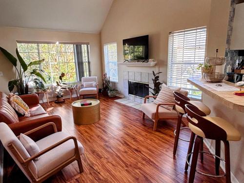 Southside Apartamento | Condo near Jax Beach and Mayo Clinic