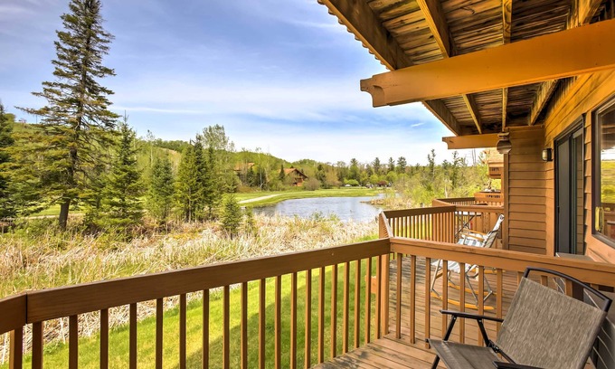 Mancelona Condominio | Pintoresco condominio de Mancelona en la base de Schuss Mtn!