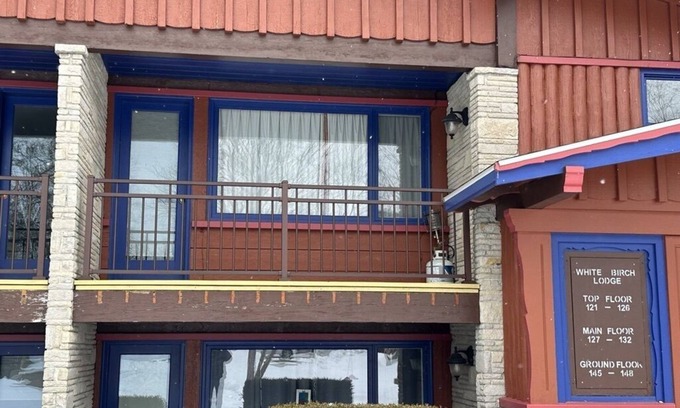 Gaylord Condominio | Condo on Otsego ski and golf resort in Gaylord fun for every season