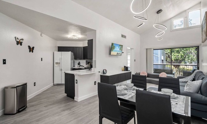 Ventura Casa | Condo w/ Pool + Gym + Golf + Jacuzzi + Game Areas!
