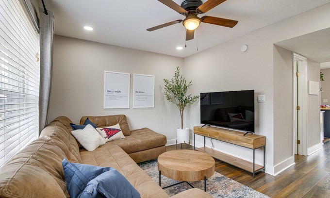 Oxford Condominio | Condo w/ Pool: Walk to University of Mississippi!