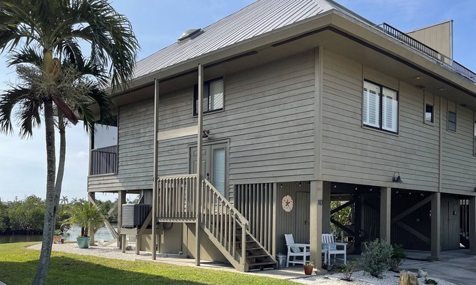 Bokeelia Casa | Condo w use of a 10k boat lift. 5min to open water. Tarpon capital 15min away