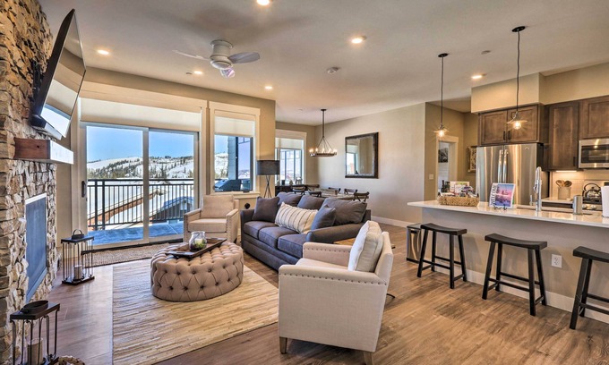 Winter Park Condominio | ¡NUEVO! Condominio con vista, 1 cuadra a Main St, 4 millas al esquí