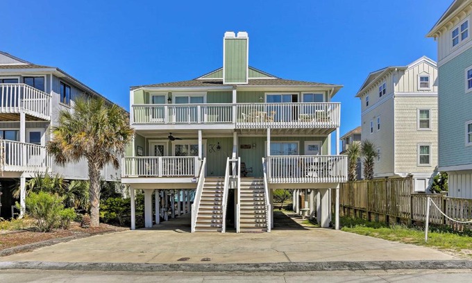 Wrightsville Beach Apartamento | Condo with 2 Decks - Steps to Wrightsville Beach!