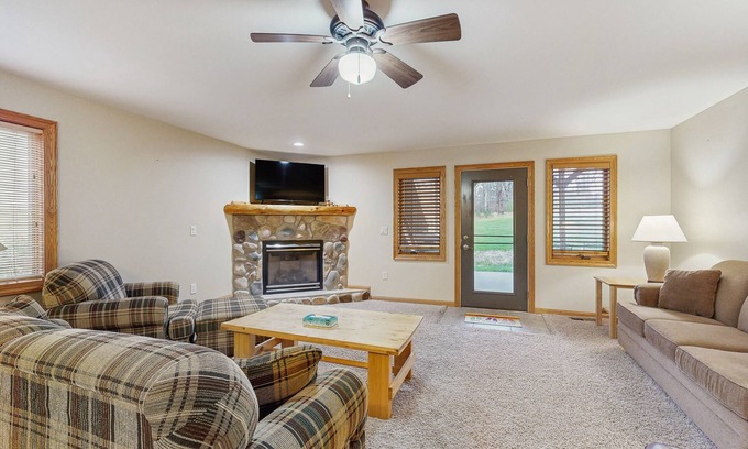 Arkdale Condominio | Condo with access to Golf, Pool, Hot tub, Lake access, & Resort Amenities