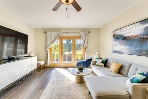Angel Fire Apartamento | Condo with Balcony More Than 2 Mi to Angel Fire Resort!