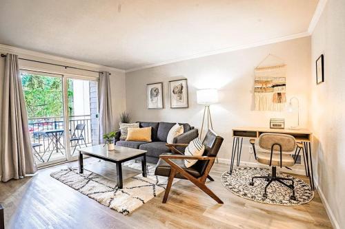 Bridle Trails Casa | Condo with king bed, walk to Microsoft & park