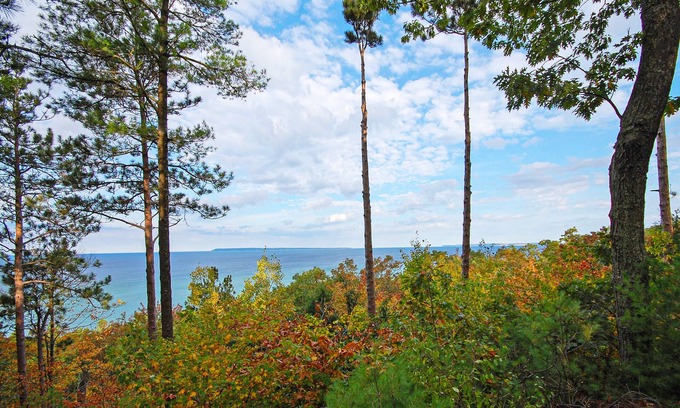 Maple City Condominio | Condo with lake views