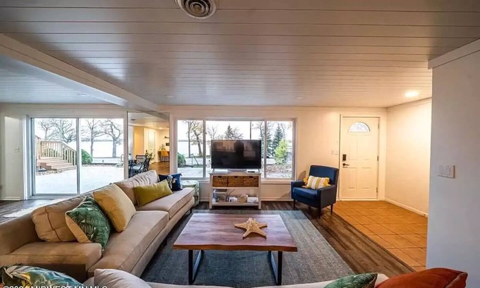 Detroit Lakes Condominio | Condo with Lakefront View. 3 Bedroom, Large entertaining space with Dock / Slip!