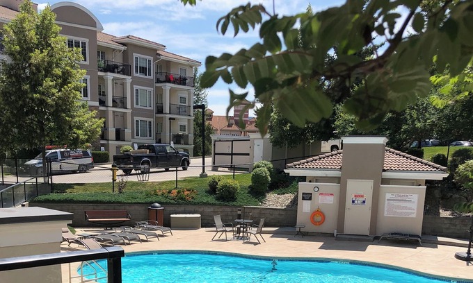 Quail Ridge Condominio | Condo with pool near the Okanagan Golf Club, Kelowna Airport, & Lake Country.