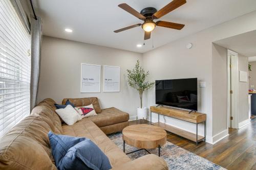 Oxford Apartamento | Condo with Pool Walk to University of Mississippi!