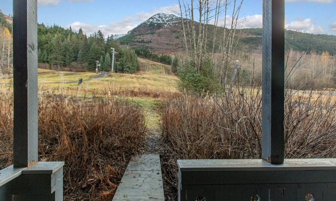 Alyeska Apartamento | Condominio con impresionantes vistas cerca de tiendas y restaurantes con acceso inmediato a las pistas