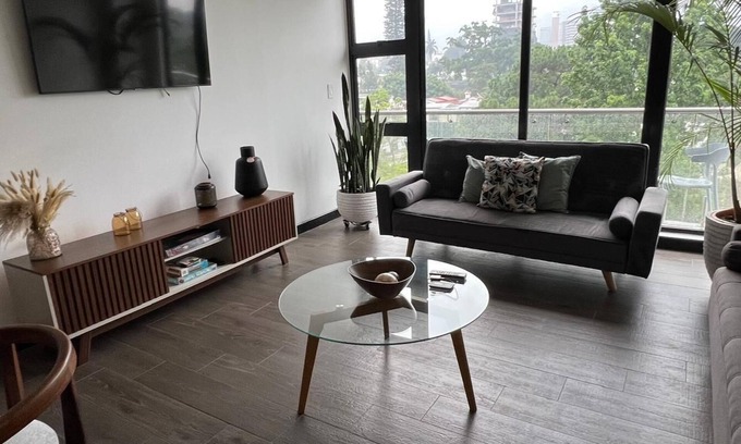 Zona 15 Apartamento | Condominio con estillo en area tranquilla y contemporania.
