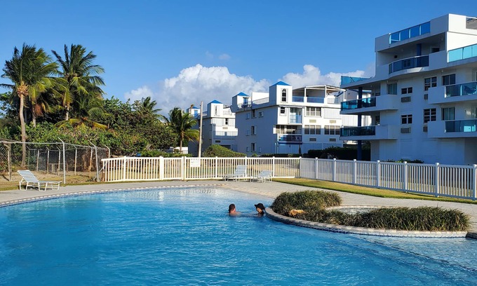 Mediania Alta Condominio | Condominium by the beach. With terrace and balcony.