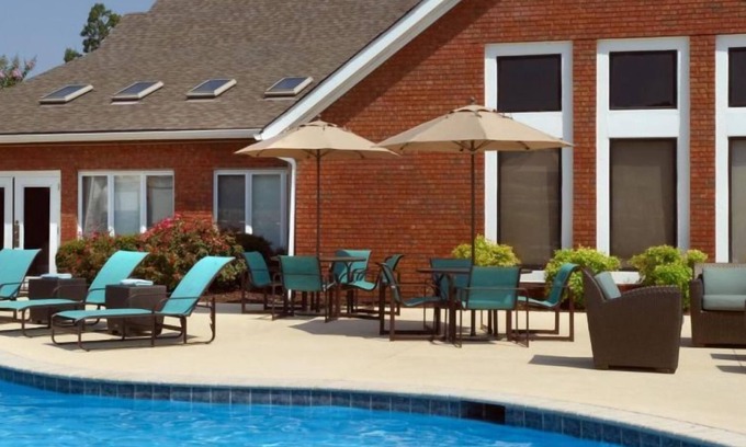 Crestline Heights Casa | Conducive Amenities! Fully-equipped Kitchen, Pets Allowed, FREE Parking, Pool!