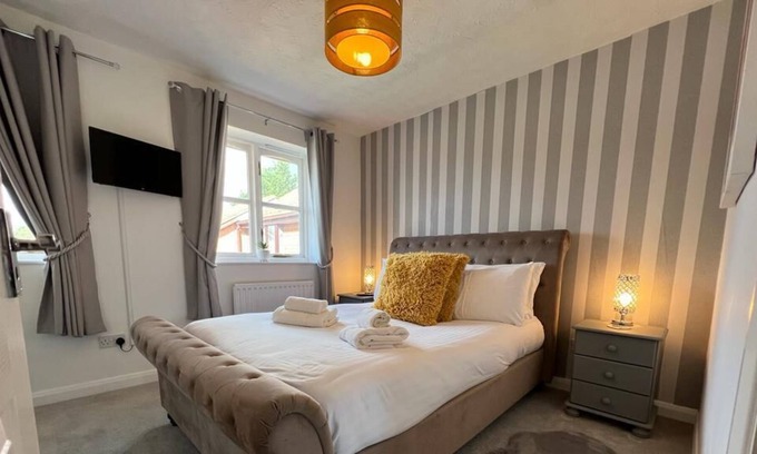 Telford Casa | Modern and Cosy Two Bedroom Home