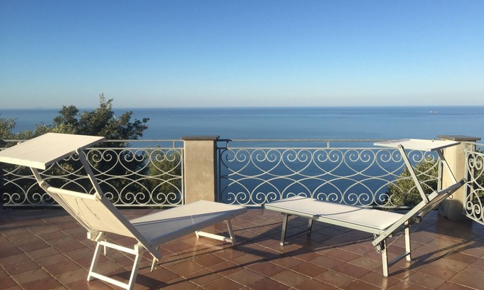 Montemarcello Casa | casa de campo en el jardín privado con vistas al mar y la montaña cerca de las Cinque Terre