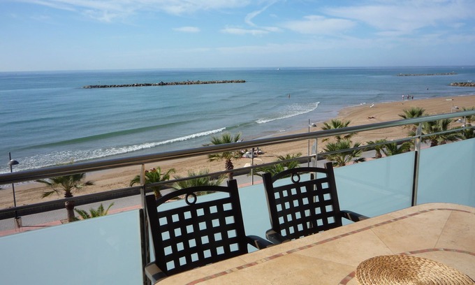 Cubelles Apartamento | Cómodo dúplex, frente a hermosas playas, 140 m2 + parque + aire acondicionado + wifi + lado del club de tenis