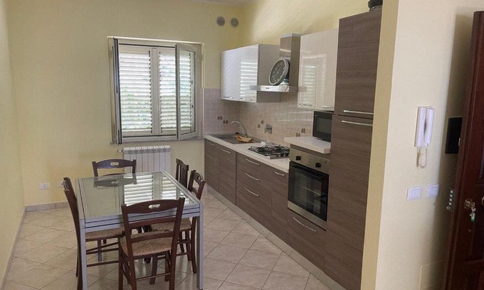 Falerna Apartamento | Confortevole e Luminoso Appartamento 100mq a Falerna con Vista sul Paese e sul Promontorio con Free WiFi Free Parking e Smart TV