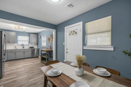 Lawton Casa | Confy and Cozy - Brand NEW Home