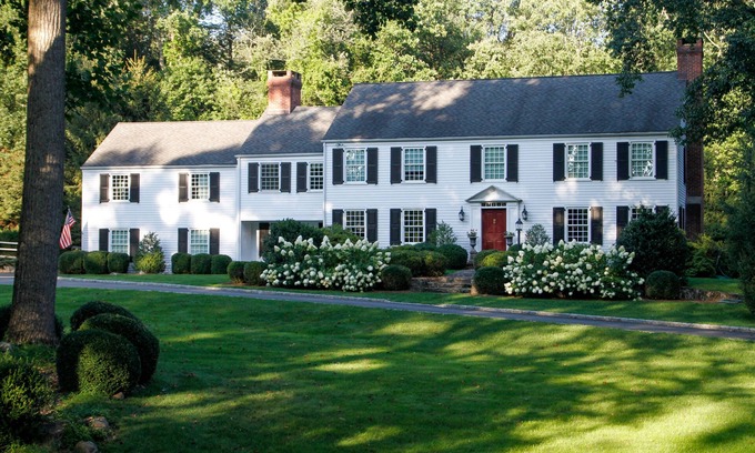 New Canaan Casa | Connecticut Family Summer House with Heated Pool