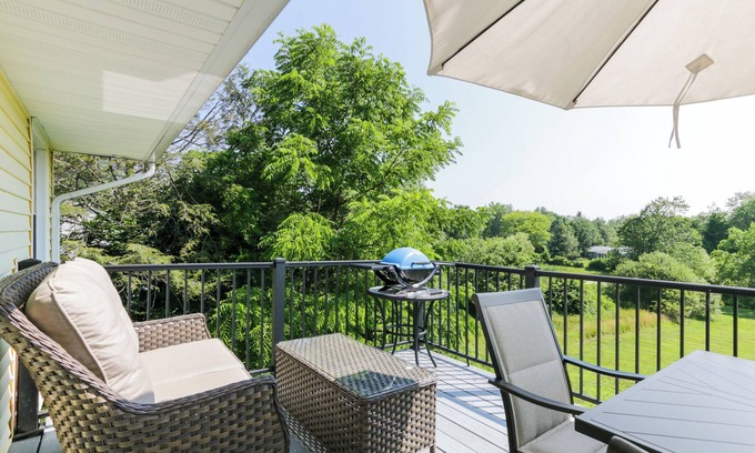 Morris Casa | Connecticut Retreat: Steps to Historic Downtown!