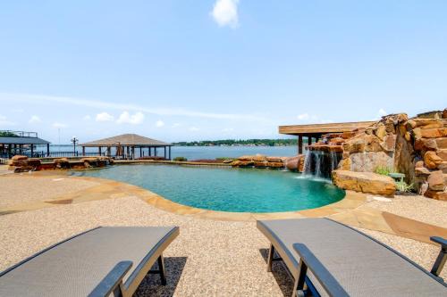 Willis Casa | Conroe Lake House Luxe Pool, Private Dock and Games