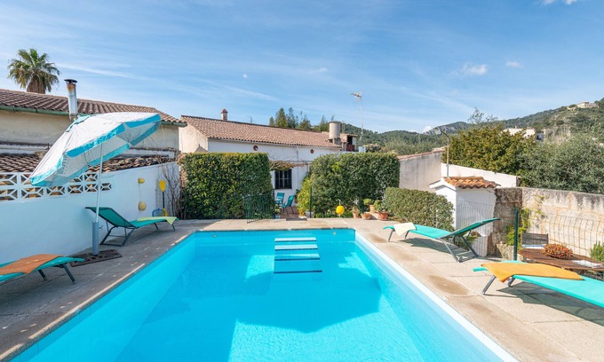 Mancor de la Vall Villa | CONSTRUCCIONES BALAGUER - Villa con piscina privada en Mancor de la Vall. WiFi Gratis