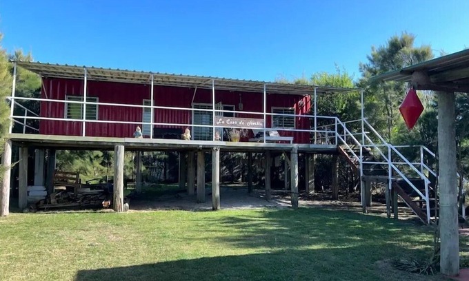 Maldonado Casa | Casa contenedor para vacacionar en familia,amplio lugar para los niños jugar.